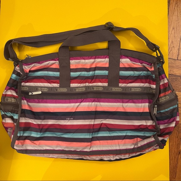 Lesportsac Bags Lesportsac Deluxe Large Weekender Poshmark
